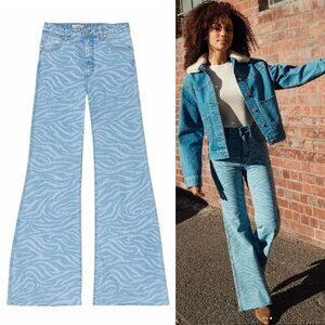 Wrangler Wanderer Flare JEANS Size 26 x 30 Blue Meow Laser Tiger Print NEW